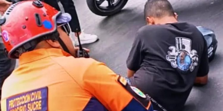 Protección Civil del municipio Sucre activó un despliegue tras derrape de un motorizado en el estado Miranda