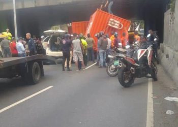 SNGR atendió accidente de tránsito en la autopista Gran Cacique Guaicaipuro