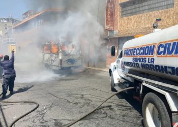 Protección Civil controló incendio de transporte público en el Distrito Capital