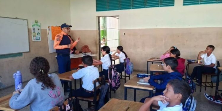 Protección Civil realizó jornada de capacitación en el estado Sucre