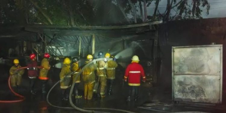 Protección Civil controló incendio de gran magnitud en el estado Miranda