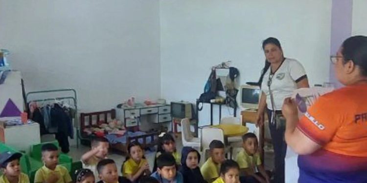 Centro de Educación Inicial en Trujillo recibe capacitación sobre prevención sísmica
