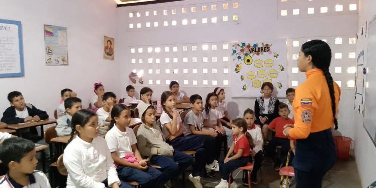 Protección Civil Sucre realizó jornada formativa en la U.E «Rafael María Baralt»