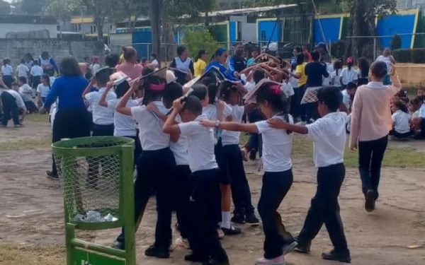 Realizan simulacro en la Unidad Educativa Nacional «Mercedes Próspert» del estado Bolívar
