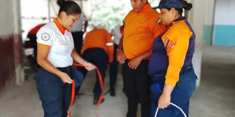 ZOEDAN Sucre realizó taller sobre maniobras de rescate a funcionarios y estudiantes de PC