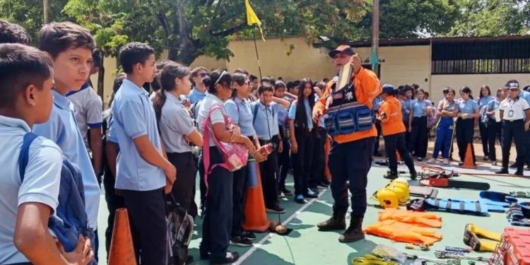 Programa «Protección Civil va a la Escuela» forma a estudiantes en el estado Lara