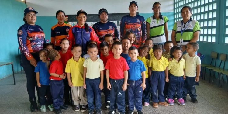 Protección Civil realizó jornadas de formación preventiva en el estado Bolívar