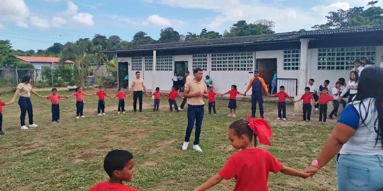 Protección Civil asistió a estudiantes para dictar taller educativo en materia Sísmica en el estado Sucre