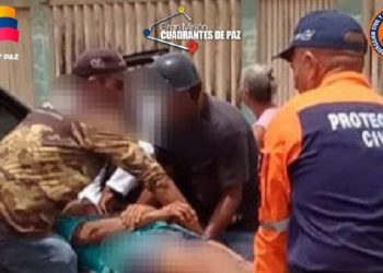 Protección Civil atendió a dos lesionados tras derrape de una moto en el estado Falcón