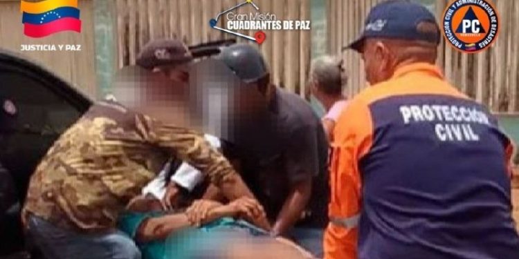 Protección Civil atendió a dos lesionados tras derrape de una moto en el estado Falcón