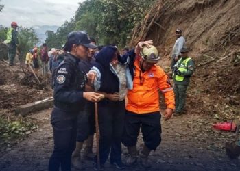 SNGR rescató a 45 turistas atrapados tras derrumbe en el balneario Cascada del Vino en el estado Lara