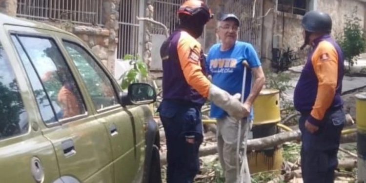 SNGR realizó labores de mitigación de riesgo tras colapso de árbol en el estado Carabobo
