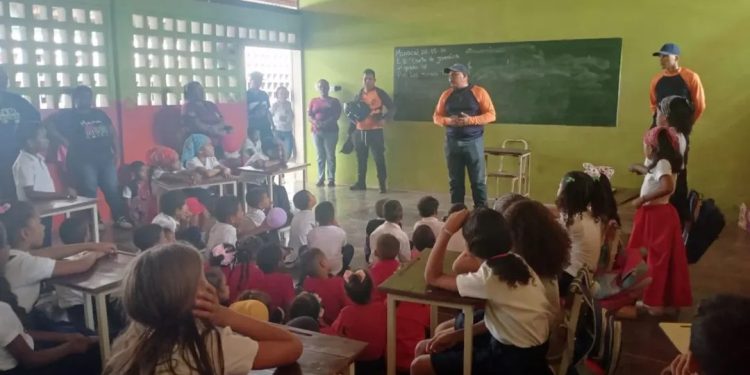 PC realizó conversatorio sobre medidas de autoprotección en caso de inundaciones en el estado Sucre
