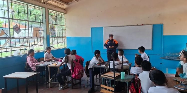 SNGR desplegó jornada de capacitación en colegio del estado Bolívar
