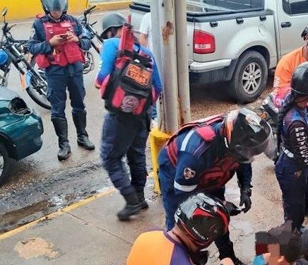 Protección Civil mitigó riesgos tras colisión vehicular en el estado Anzoátegui