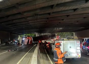 Protección Civil atiende colisión vehicular en la autopista Gran Cacique Guaicaipuro