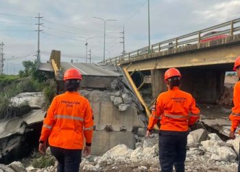 Protección Civil monitorea labores de mantenimiento del puente Yacural en el estado Lara