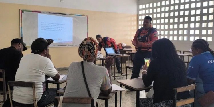 Protección Civil forma a docentes en materia de Gestión de Riesgos en el estado La Guaira