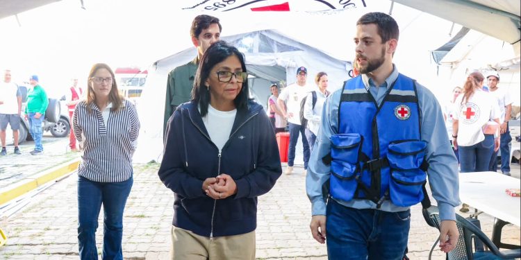 Presidenta (E) Delcy Rodríguez visita hospitales de campaña instalados por las brigadas internacionales en La Guaira