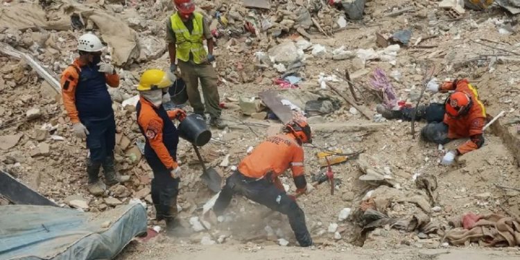 Protección Civil Falcón continúan desplegados en el estado La Guaira