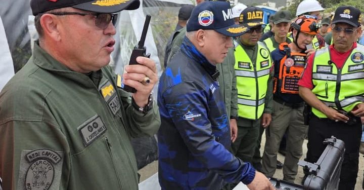 Supervisan la demolición del edificio Residencias Newport en Caraballeda