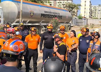 Protección Civil se despliega para resguardar demolición controlada en el estado La Guaira