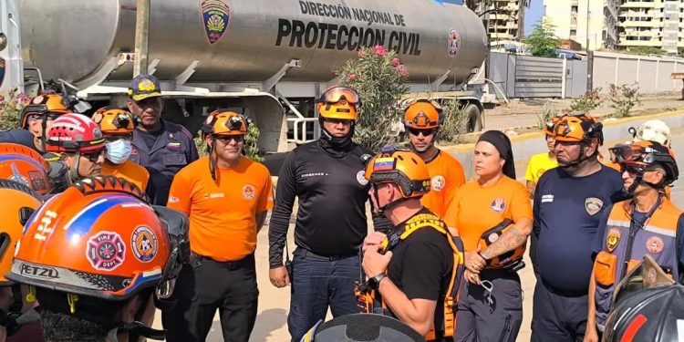 Protección Civil se despliega para resguardar demolición controlada en el estado La Guaira
