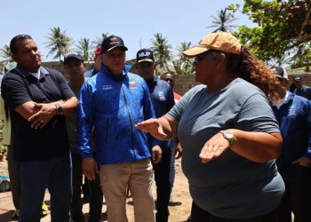 Gobierno Bolivariano atiende a familias afectadas por el doblete sísmico en Falcón