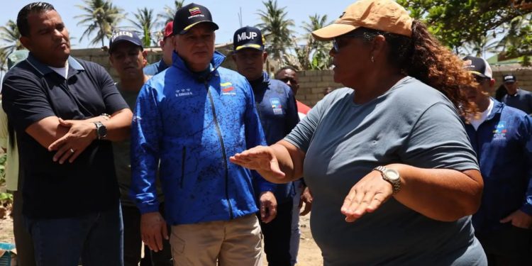 Gobierno Bolivariano atiende a familias afectadas por el doblete sísmico en Falcón