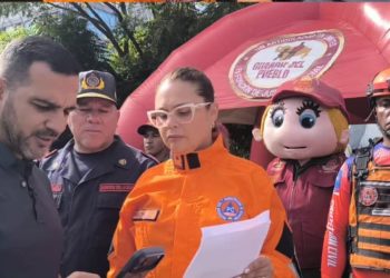 Protección Civil se despliega en los planteles educativos del estado La Guaira tras el inicio de clases