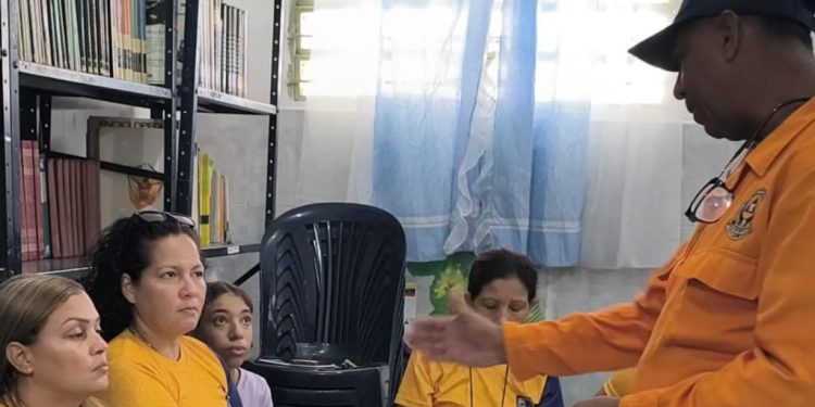 Protección Civil realiza conversatorio sobre Gestión de Riesgo en el estado La Guaira