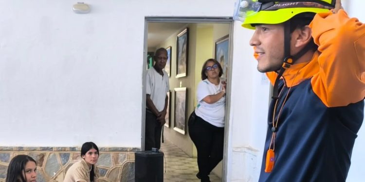 Protección Civil capacita a 12 colegios de Caraballeda en el estado La Guaira