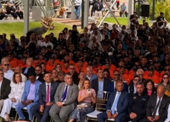 Más de 800 funcionarios de Protección Civil reciben la orden “Héroes de Chacao”