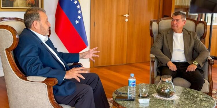 Viceministro Oti Paituvi visita al embajador Timoteo Zambrano en Madrid